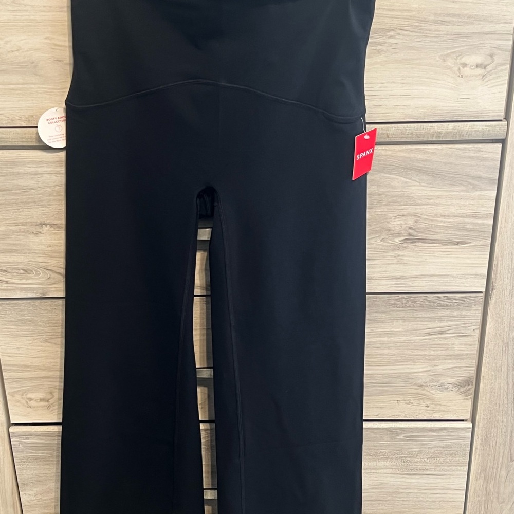 Spanx Black Booty Boost active ankle flare Collection  color =VERY BLACK